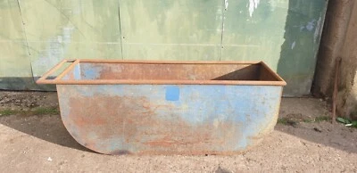 Maceta de jardín grande vintage de metal Foto 1 de 4