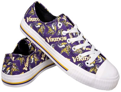 Zapatos de lona Minnesota Vikings para mujer de caña baja con estampado repetido Foto 1 de 3