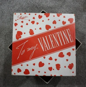 Rare Detroit Sanders Valentine Box for Chocolate Heart 1950s - Picture 1 of 3