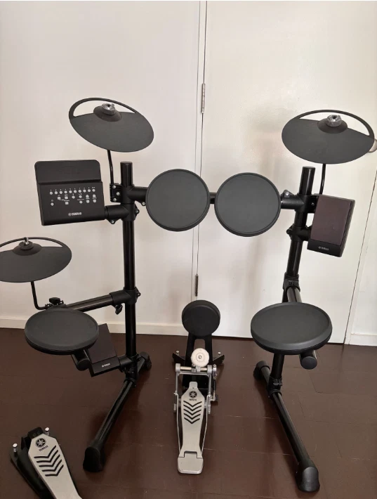 Juego de batería completo Yamaha DTX430K con altavoces Yamaha MS40DR Foto 1 de 4