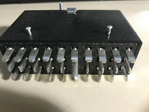 Cinch Jones P330 CCT-L 30 Pins Netzstecker Stecker - Bild 1 von 3