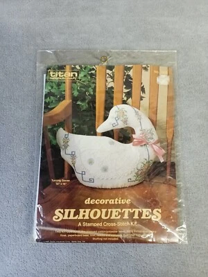 Titan Needlecraft Decorative Silhouettes Stamped Cross Stitch Turning Goose 1206 Foto 1 de 4