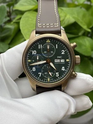 IWC Pilot Herrenuhr Spitfire Chronograph IW387902 Automatik grünes Ziffernblatt  - Bild 1 von 4