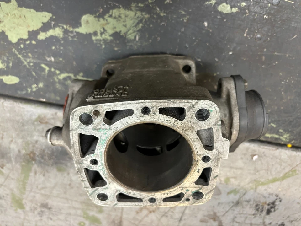 Yamaha Exciter 570/570E 1987-1988 cilindro 82M-11311-00-00 RW6663 Foto 1 de 4