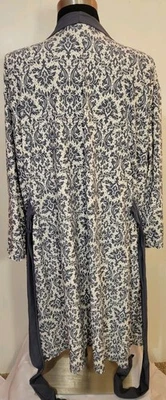 Bata XL con corbata Marilyn Monroe para mujer. Gris y blanco. Tan cómodo y suave. Foto 1 de 4