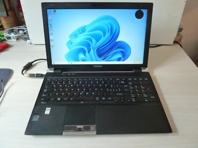 Notebook portatile Toshiba R950 cpu i3-3120M ram 2gb hdd 250gb - Immagine 1 di 4