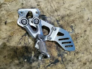 2006-2009 suzuki gsxr 600 750 oem driver rearset with bracket and footpeg - Foto 1 di 5