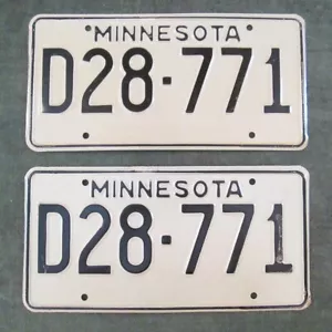 1976 Collezionismo Minnesota Targa Abbinata COPPIA Targhe Yom D28-771 Rivenditore - Foto 1 di 1