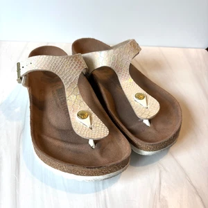 Birkenstock Zehenstegsandalen Gizeh Damen 8-8,5 / EU39 weiß irisierendes Schlangenleder - Bild 1 von 14