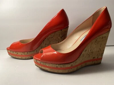 Sandalias de cuña Prada con punta abierta charol rojo 37/6,5 Foto 1 de 4