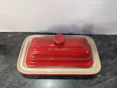 Butter Dish Le Creuset Stoneware Red Butter Dish with Lid Under Plate Flaw Chip - Image 1 of 4