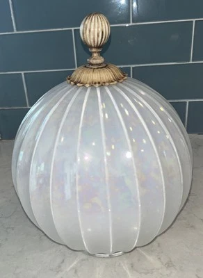 Colgante bola de vidrio acanalado iridiscente blanco vintage Hollywood Regency ***LEER*** Foto 1 de 4