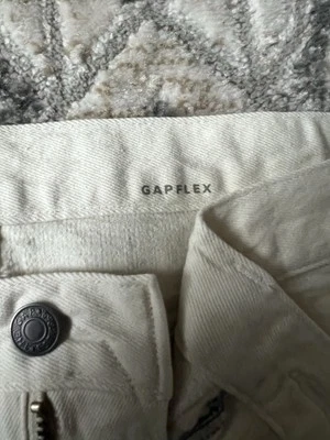 Pantalones de mezclilla rectos GapFlex 31x32 blancos apagados $80 nuevos con etiquetas Gap para hombre Foto 1 de 3