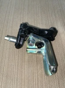🔥NEW MAZDA 2.5L ENGINE EXHAUST MANIFOLD MOUNT BRACKET OEM 2005-2023✅ Let’s Go - Picture 1 of 12