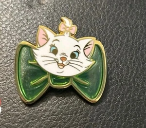 HKDL Disney Pin Trading Carnival 2023 Aristocats Marie Bow Green Stained Glass - Picture 1 of 2