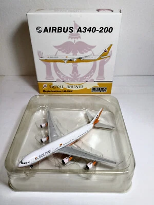 Phoenix 1:400 Royal Brunei VIP Jet A340-200 V8-BKH – MINT Die-cast Model - Immagine 1 di 4