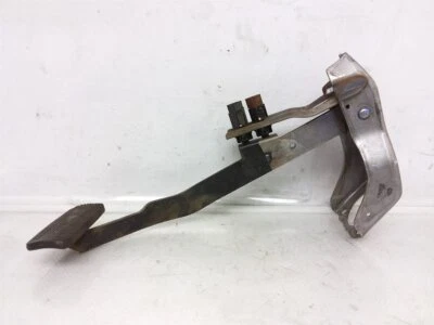 2004-2015 Nissan Titan 5.6L Brake Pedal W/ Bracket 46501-Zt00a - Image 1 of 4