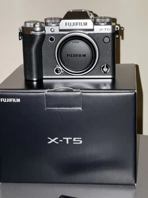 Fujifilm X-T5 Silber 40MP APS-C Systemkamera Top Zustand, Gewährleistung - Bild 1 von 2
