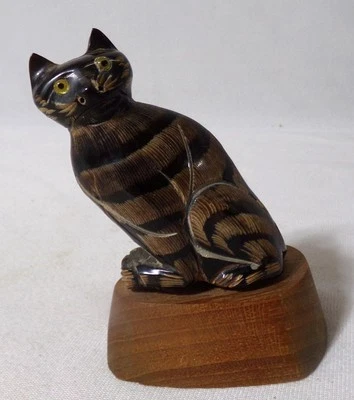 Escultura de gato búfalo de agua ojo de vidrio tallado a mano Foto 1 de 4