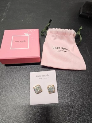 Pendientes Kate Spade Ópalo Blanco Brillo Tono Dorado Punta Cuadrada Ajuste Tachuela Foto 1 de 3