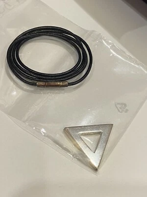 GUCCI Collar Triángulo Abierto Colgante Plata de Ley 925 Cuero Longitud: 20" Foto 1 de 4