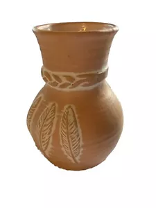 Terrakotta Federn Vase 6-1/2” x 4” unsigniert neuwertig Deko Navajo Sammlerstück - Bild 1 von 6