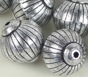 8 Large Lantern / Round Acrylic Silver Metal Plated Craft Beads 20x19mm - Picture 1 of 2