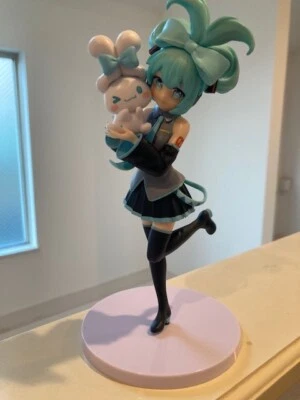 Figura Hatsune Miku Cinnamoroll Sin caja y pedestal original de Japón Foto 1 de 4