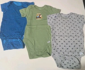 Gerber 3er Set Baby Junge 100% Baumwolle Einteiler Anzüge. Größe 12 Monate - Bild 1 von 9