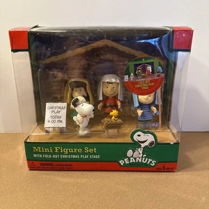 Peanuts Christmas Poseable Mini Figur 5er Set mit Weihnachtsspielbühne 2013 Neu - Bild 1 von 6