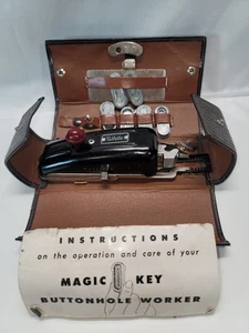 Weißer Knopfhalter Worker Magic Key Nähmaschine Aufsatz Maker Buttonholer Vintage - Bild 1 von 8