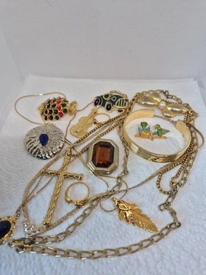 Lot Bijoux Fantaisies Vintages Couleur Doré - Immagine 1 di 4
