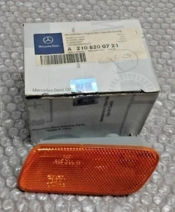 Marcador lateral genuino Mercedes w210 luz de giro lente intermitente izquierdo conductor NUEVO - Imagen 1 de 3