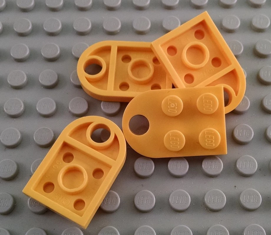 LEGO Lot of 4 Yellow 3x2 Plates with Hole - Image 1 of 1