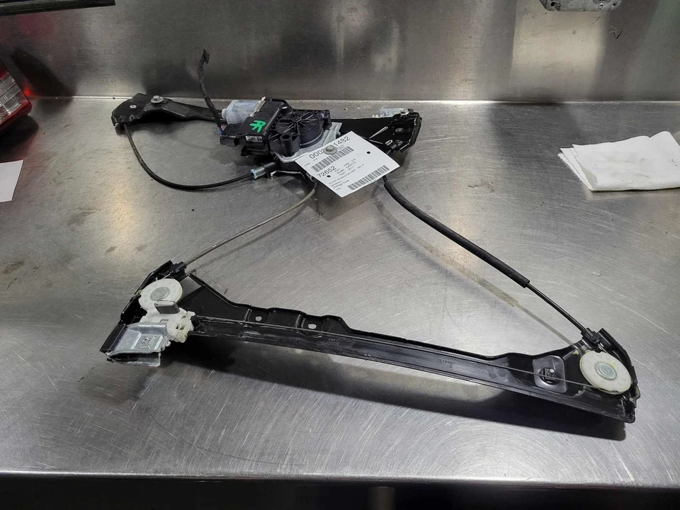 Front Door Regulator CADILLAC CTS Right 08 09 10 11 12 13 14 Foto 1 de 1