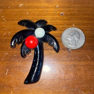 Prendedor vintage negro de palmera o cocotero con rojo y blanco ~ estampado Taiwán - Imagen 1 de 3