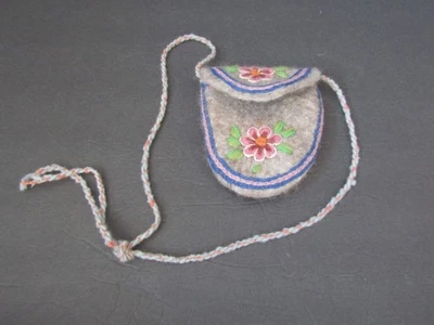 Vintage Handmade Wool Fleece Felt Embroidered Cross Body Bag Purse Yarn Handle - Image 1 of 4