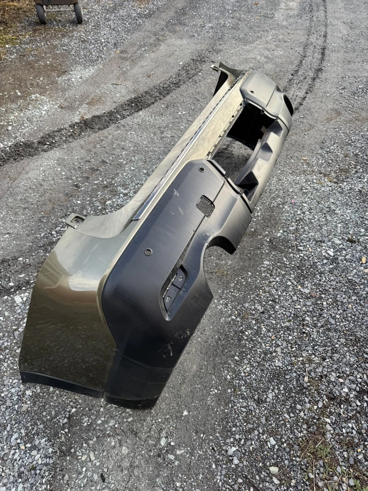 Cubierta de parachoques trasero Subaru Ascent 2019-2024 reversa frenado automático pestaña OEM Foto 1 de 4