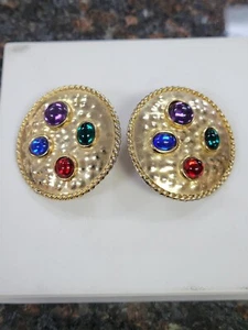 COSTUME JEWELRY ROUND GOLD TONE MULTICOLOR STONES CLIP ON EARRINGS - Picture 1 of 2