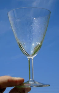 Vallerysthal - Verre à vin blanc en cristal gravé Haut. 11 cm - Diam buvant. 6,5 - Imagen 1 de 3