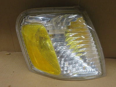 FORD EXPLORER SPORT 2 PUERTAS 01-03 4 PUERTAS 01-03 LUZ ESQUINA PASAJERO DERECHO DIESTRO Foto 1 de 4