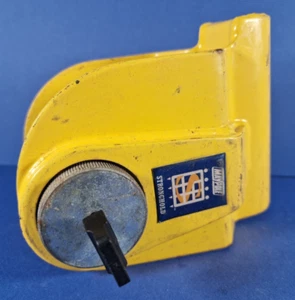 MAYPOLE SH5412 Stronghold Hitch Lock for Caravan & Trailer wITH kEY - Picture 1 of 3