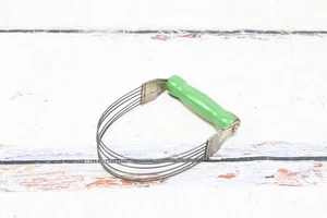 Vintage . Androck Green Wood Handle and Wire Pastry Cutter Dough Cutter - Picture 1 of 7