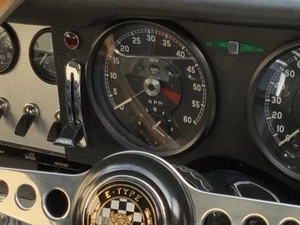 ORIGINAL SMITHS REV COUNTER/TACHOMETER - JAGUAR E TYPE, S TYPE & MK2. (TESTED) - Picture 1 of 4
