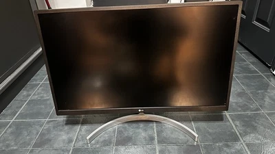 LG 27UL500-W - A 27-inch 4K UHD IPS monitor, featuring AMD FreeSync. - Image 1 of 4