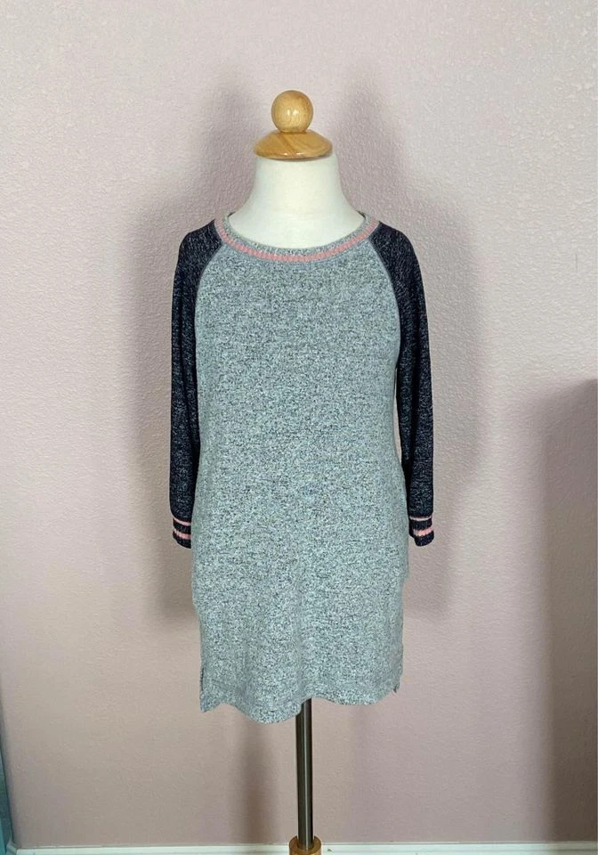 Vestido de suéter gris para niñas pequeñas de Old Navy -5T Foto 1 de 4