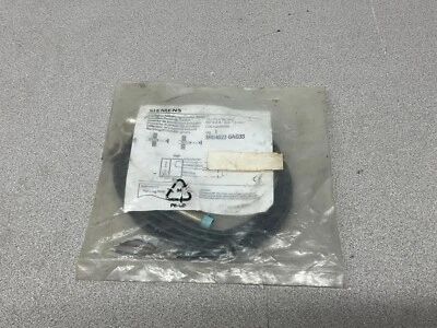 NEW Siemens 3RG4022-0AG33 Inductive Proximity Switch; 15-34VDC, NO, 4mm - Image 1 of 2