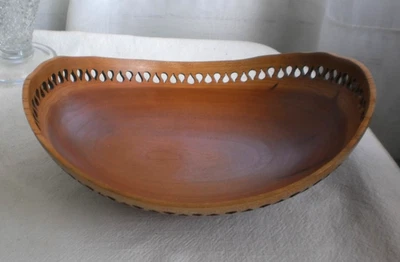 Cuenco de madera tallado a mano artesanal madera perforada firmado Bernard Hohlfeld Foto 1 de 4