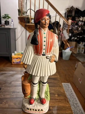 De colección. Botella jarra de licor griega Metaxa Italia vacía hombre griego pintada a mano Foto 1 de 4