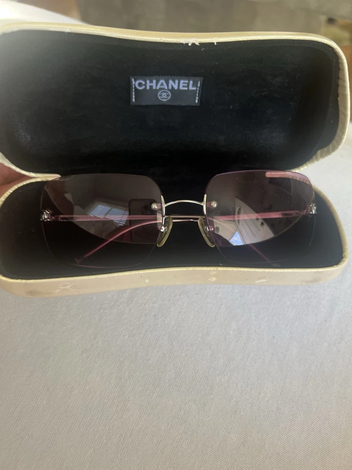 Gafas de sol Chanel moradas sin montura lentes degradadas. ¡Experimenta lujo! Foto 1 de 4